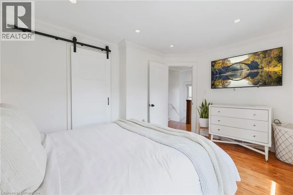 32 MOUNTAIN PARK Avenue