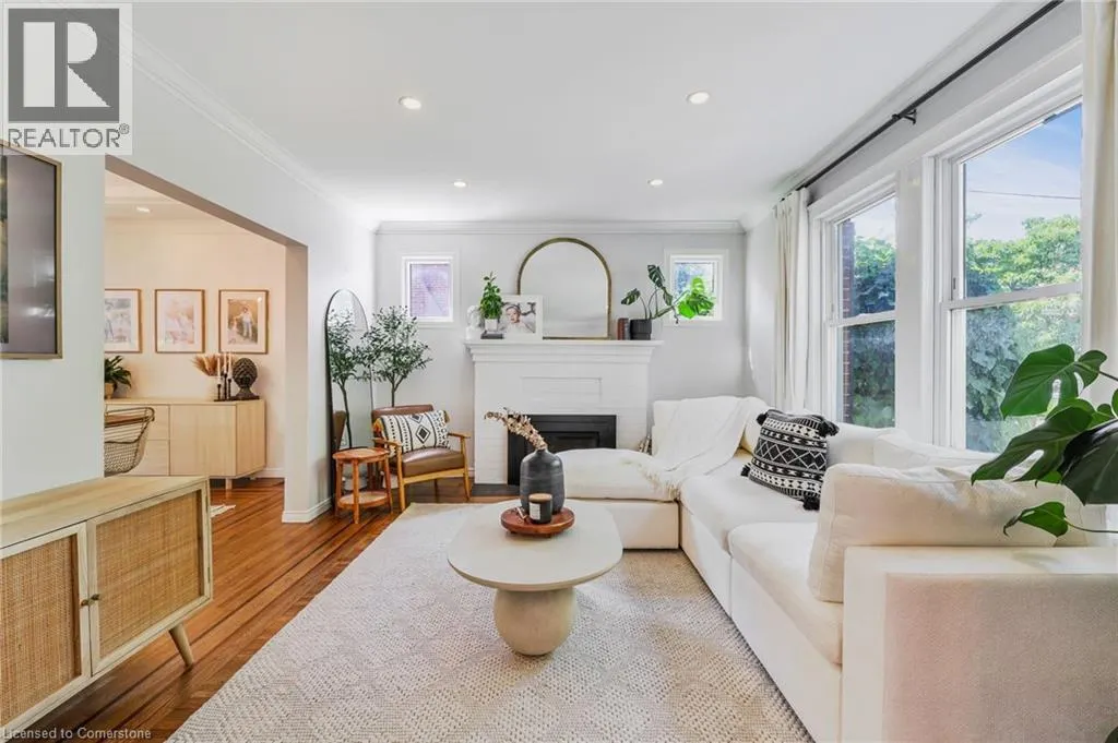 32 MOUNTAIN PARK Avenue