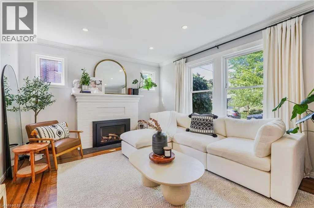 32 MOUNTAIN PARK Avenue