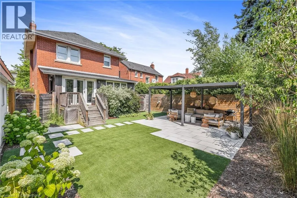 32 MOUNTAIN PARK Avenue