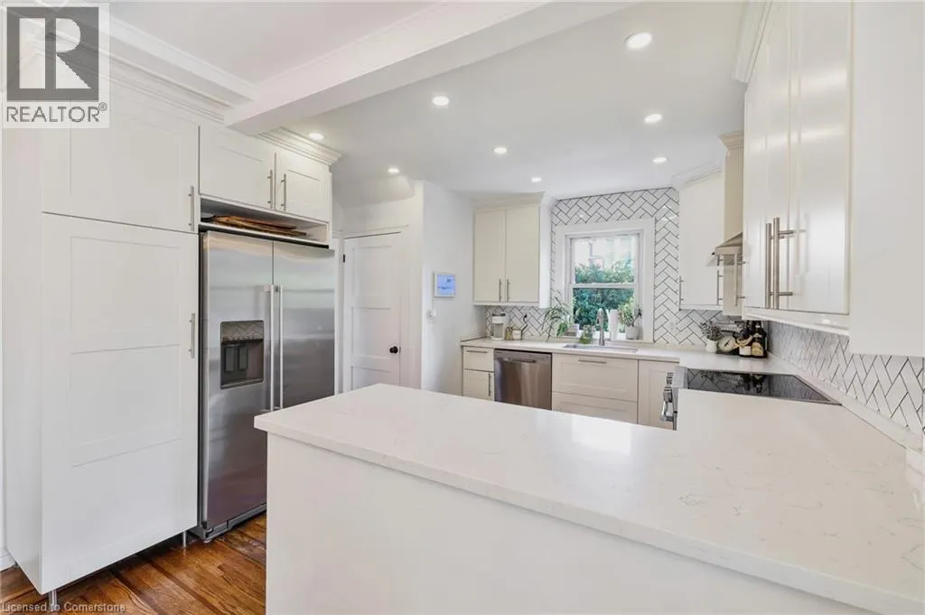 32 MOUNTAIN PARK Avenue