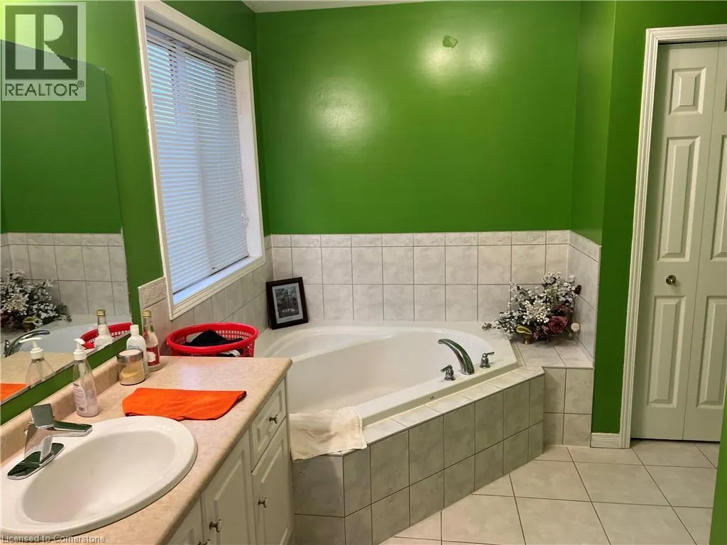 19 MULLIN Drive Unit# Upper Level