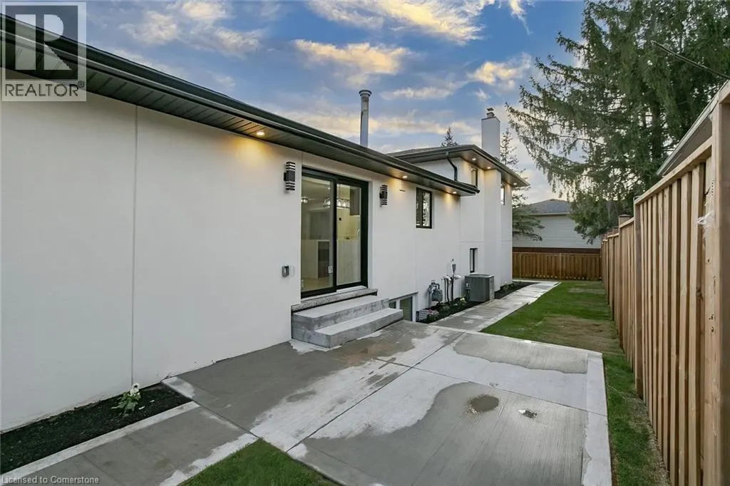 633 GREEN MEADOW Crescent