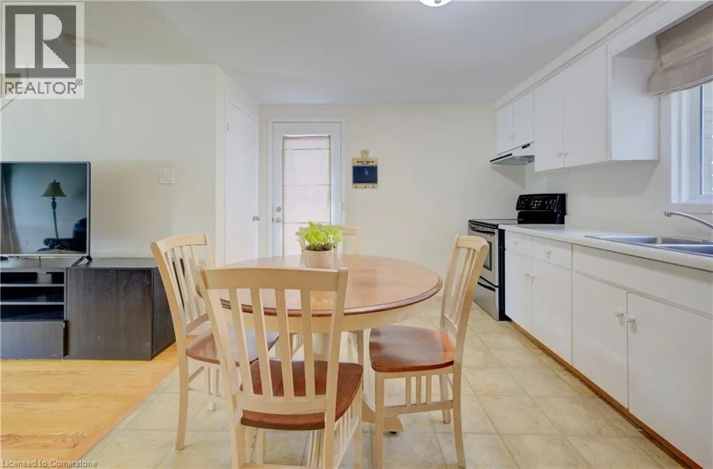 4 TROY Crescent
