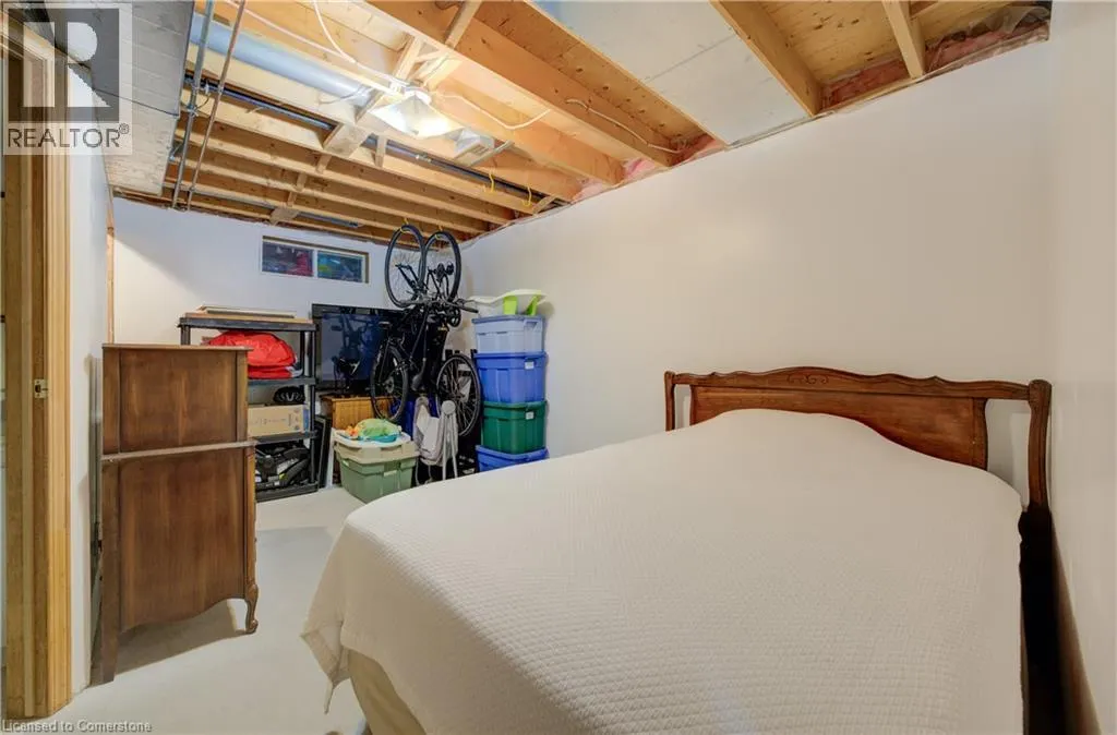 4 TROY Crescent