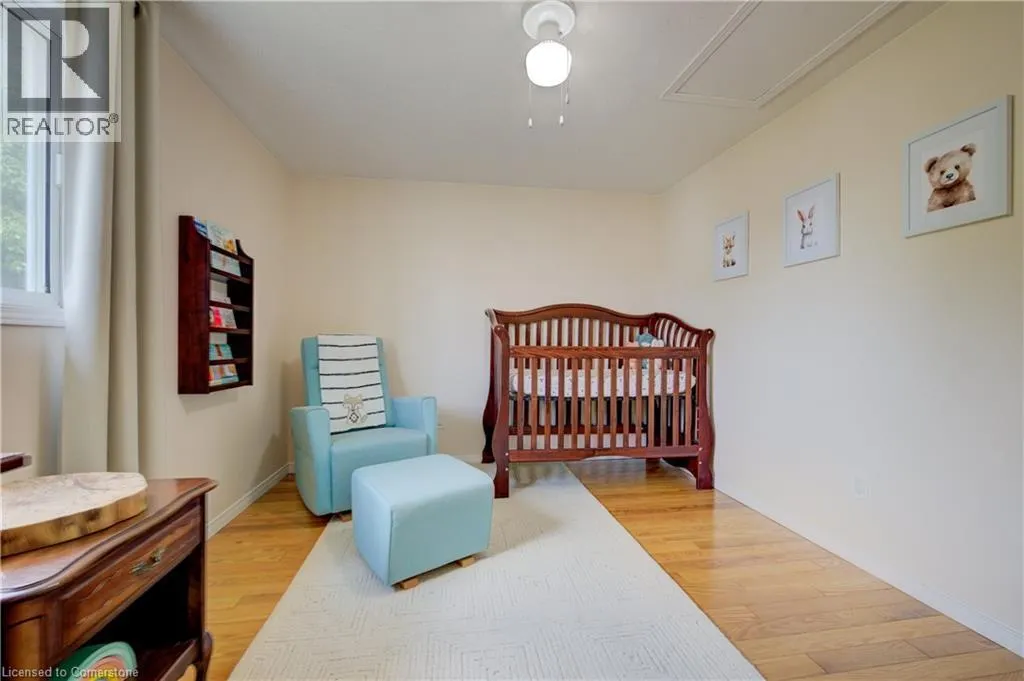 4 TROY Crescent