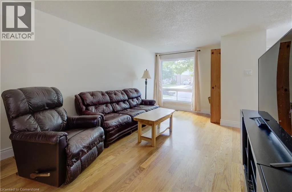 4 TROY Crescent