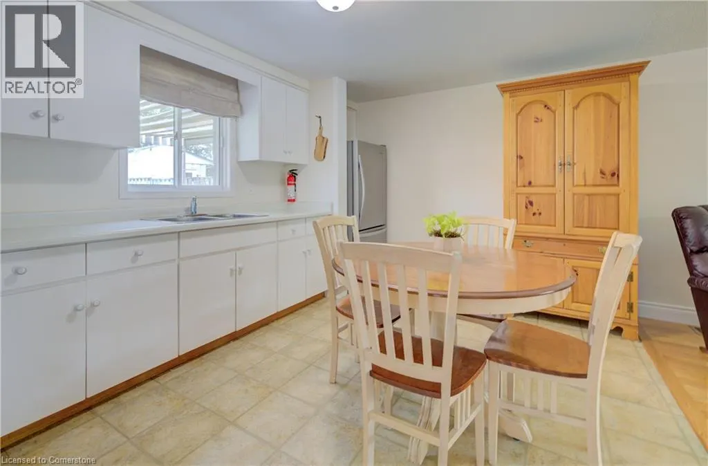 4 TROY Crescent