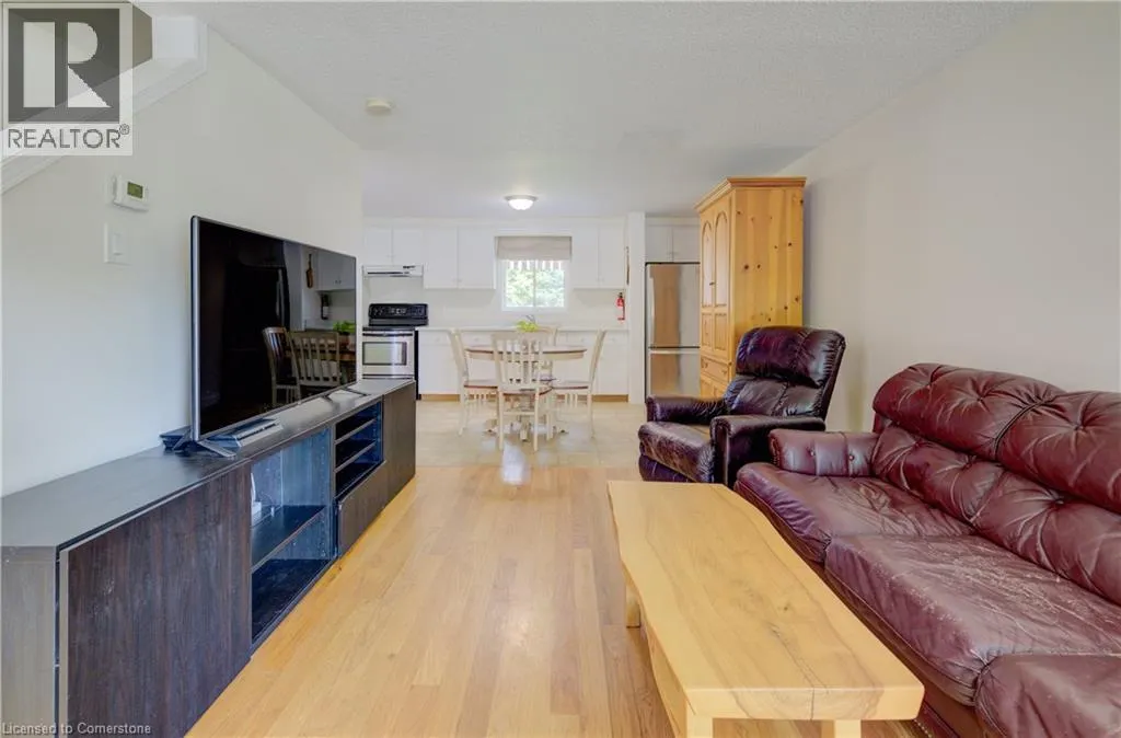 4 TROY Crescent