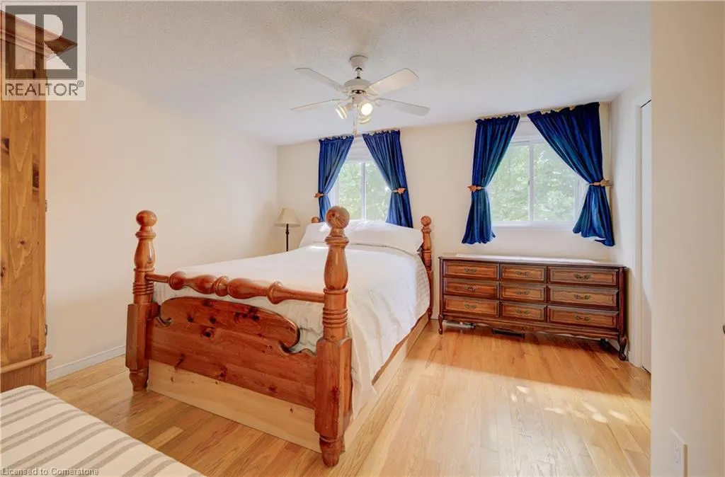 4 TROY Crescent