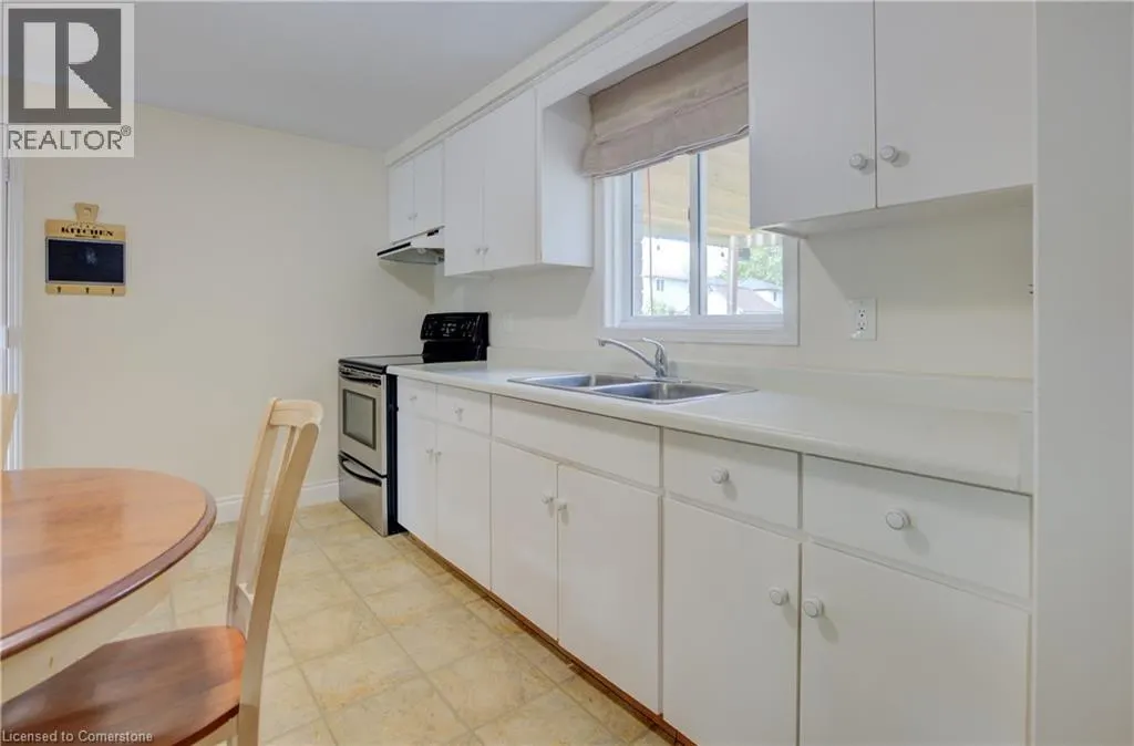 4 TROY Crescent