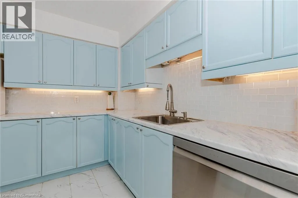 523 BEECHWOOD Drive Unit# 4, #4