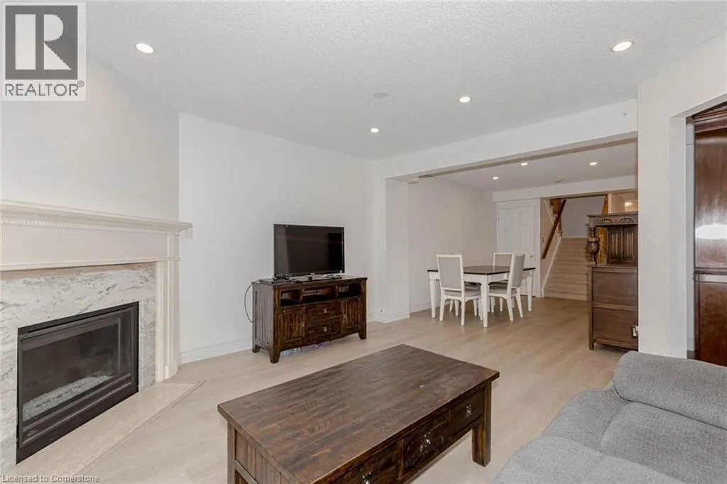 523 BEECHWOOD Drive Unit# 4, #4