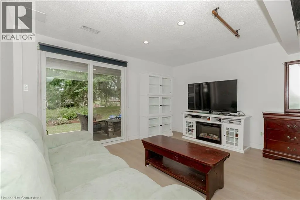 523 BEECHWOOD Drive Unit# 4, #4