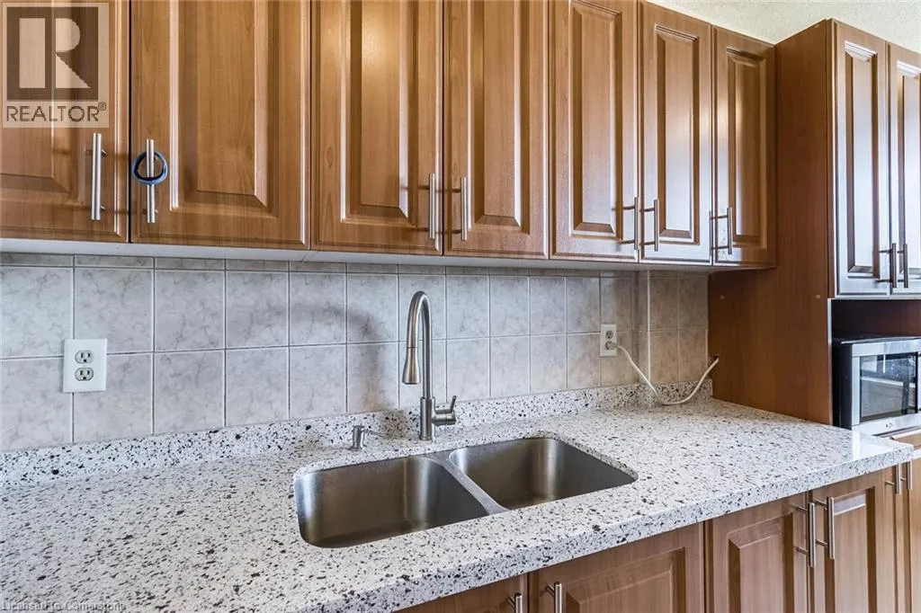 21 KNIGHTSBRIDGE Road Unit# 602, #602