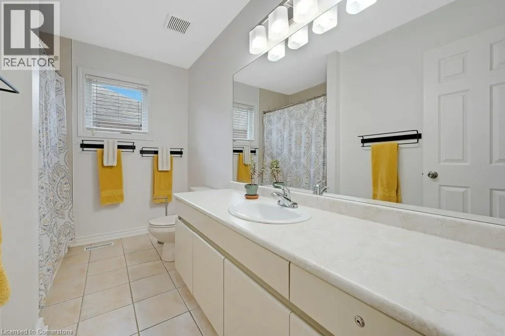 32 KINGFISHER Crescent