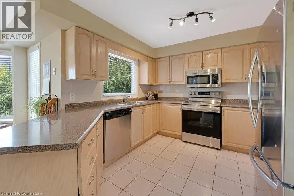 32 KINGFISHER Crescent