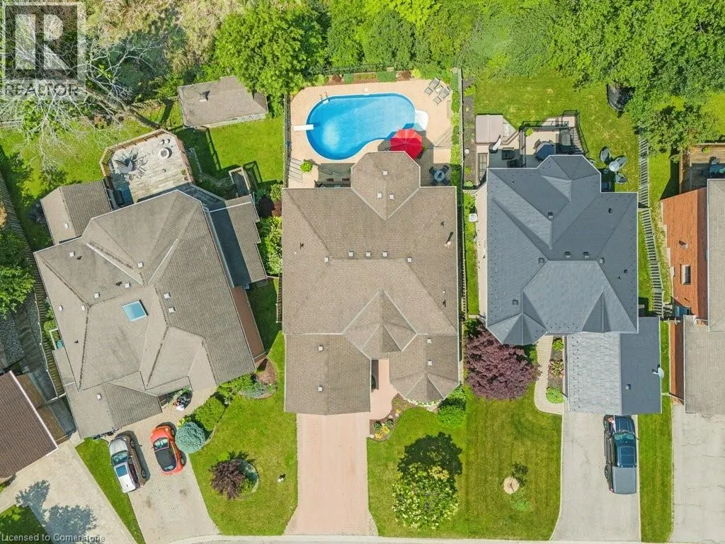 32 KINGFISHER Crescent