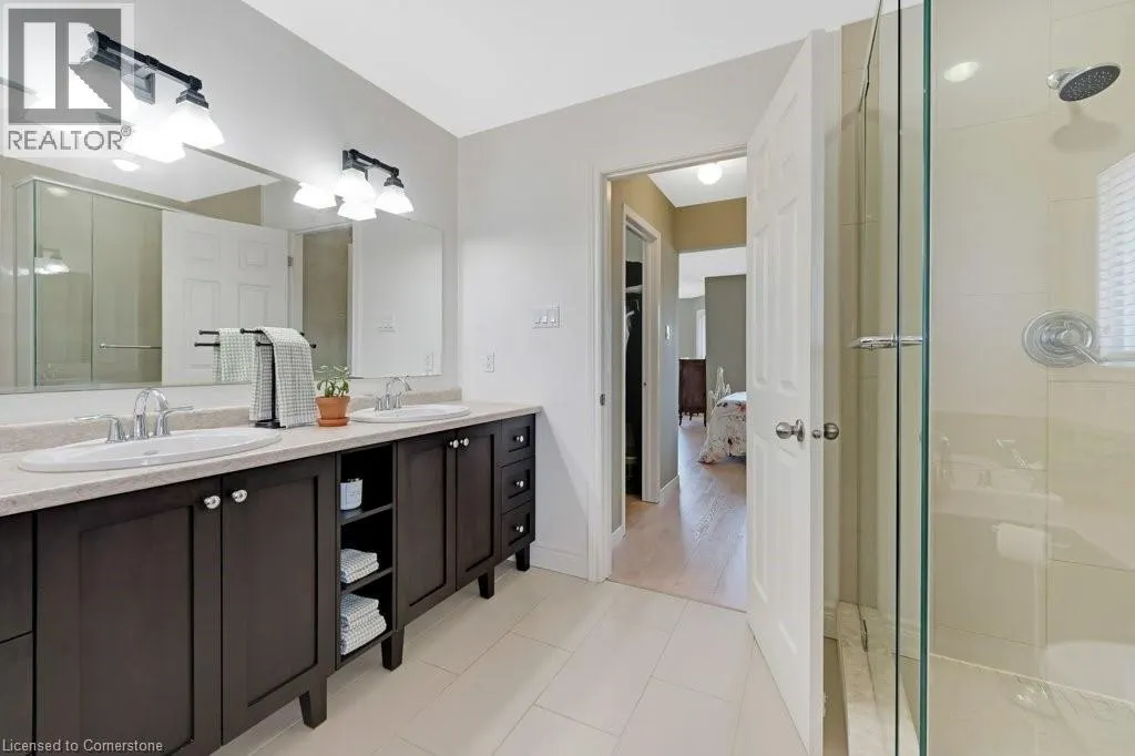 32 KINGFISHER Crescent
