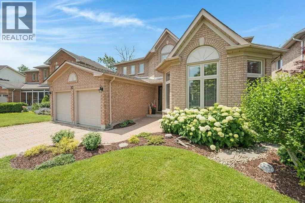 32 KINGFISHER Crescent