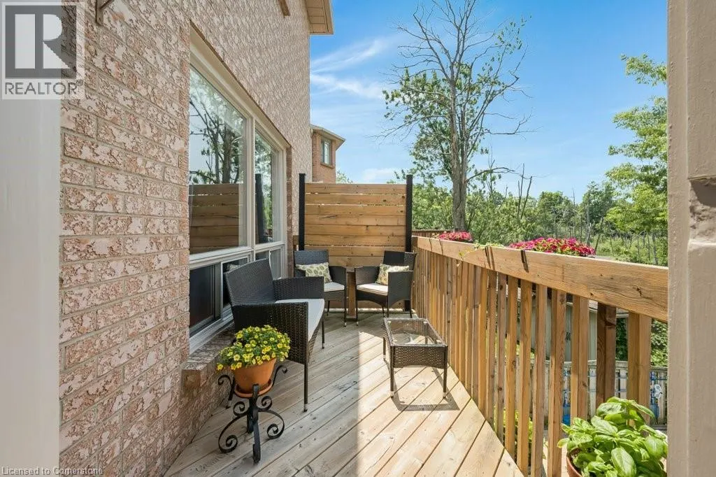 32 KINGFISHER Crescent