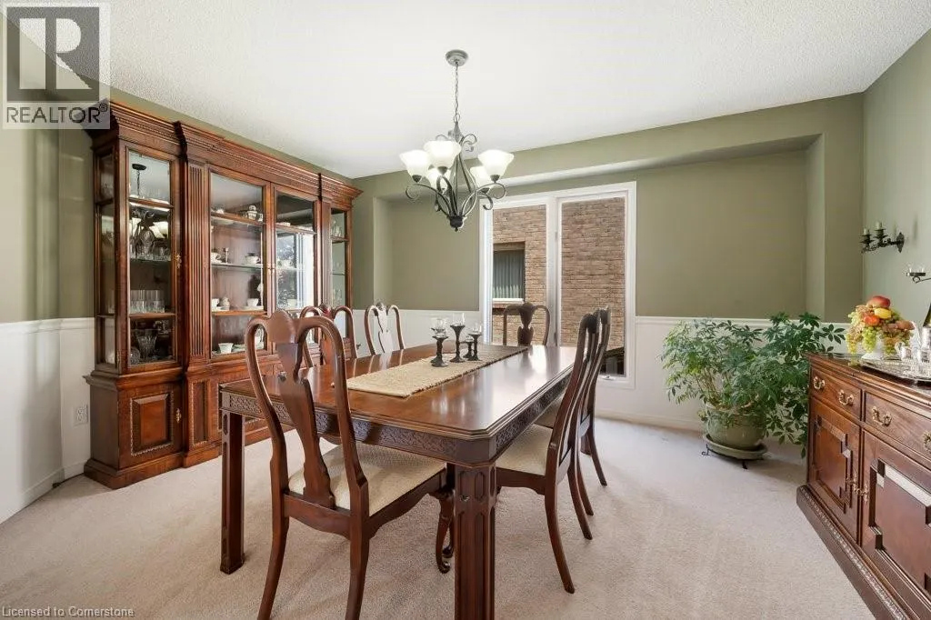 32 KINGFISHER Crescent