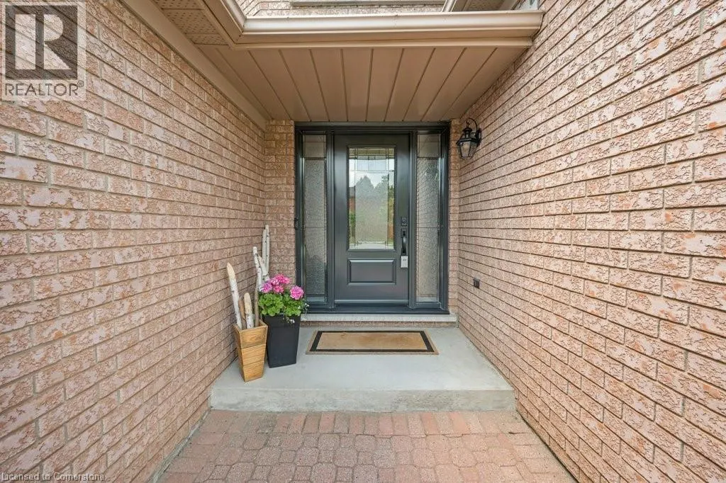 32 KINGFISHER Crescent