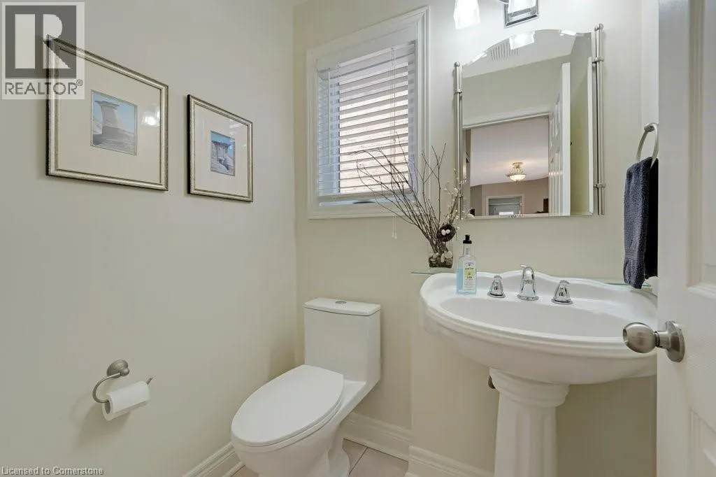 32 KINGFISHER Crescent