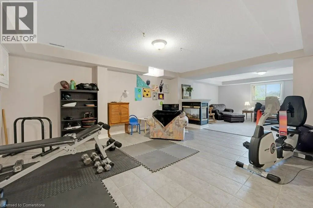 32 KINGFISHER Crescent