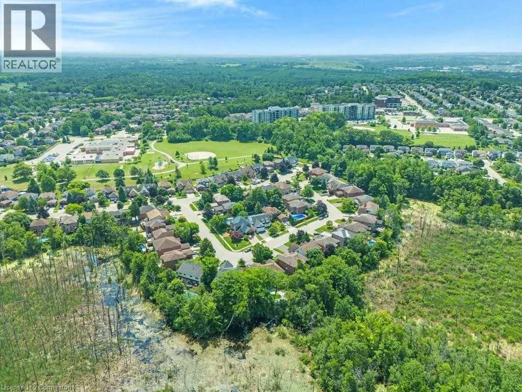 32 KINGFISHER Crescent