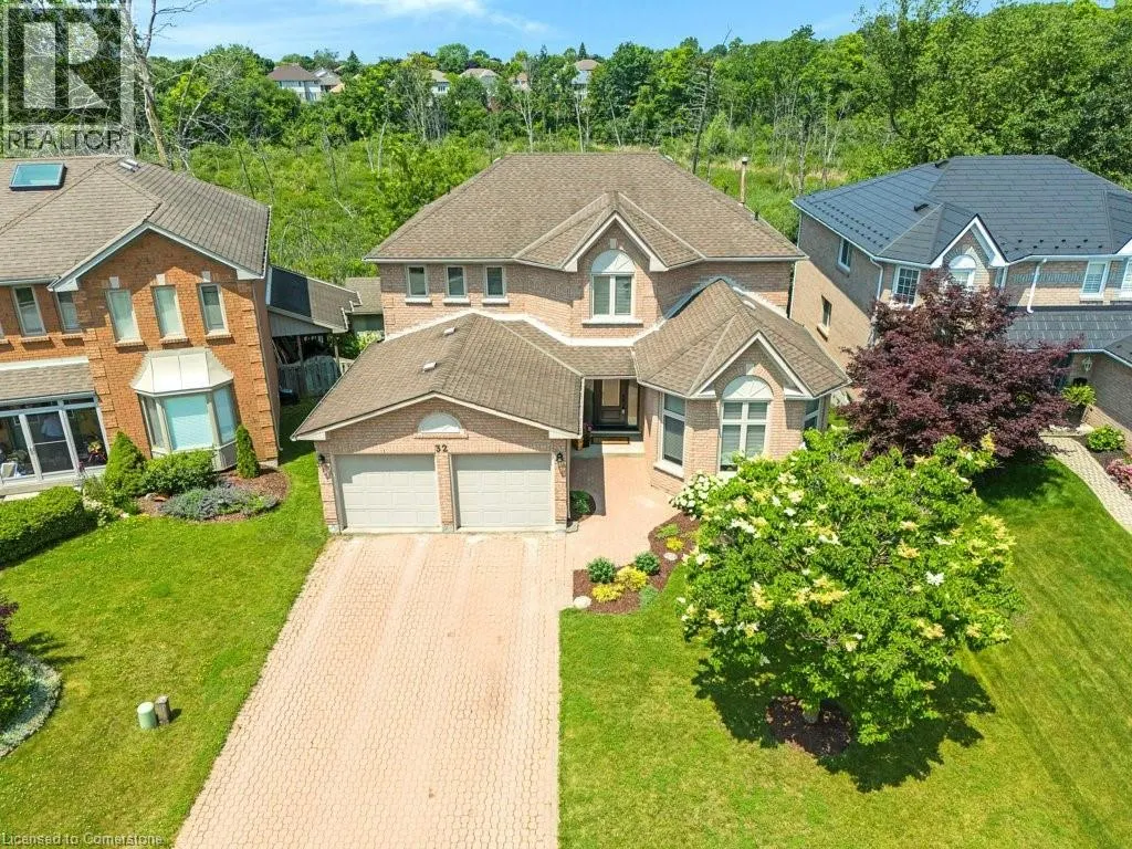 32 KINGFISHER Crescent