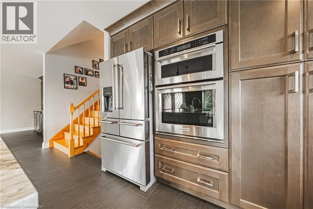 95 ELLINGTON Avenue