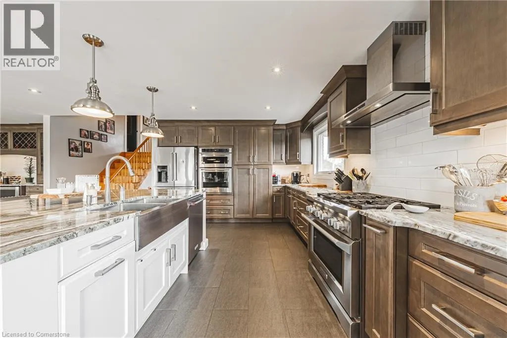 95 ELLINGTON Avenue