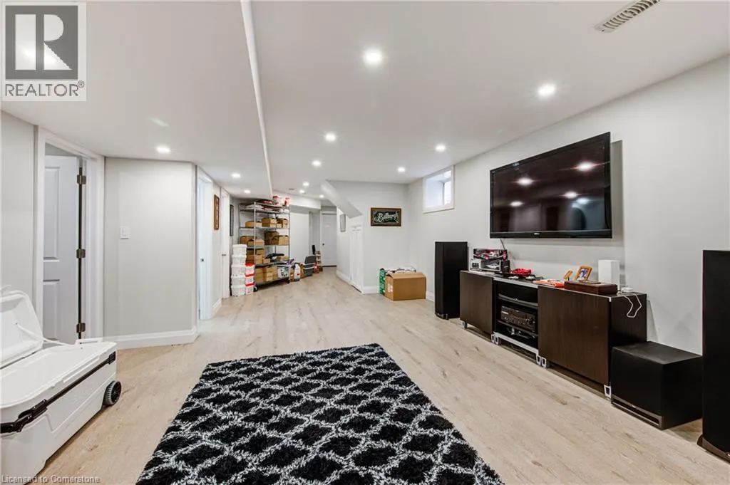 32 ARLINGTON Parkway