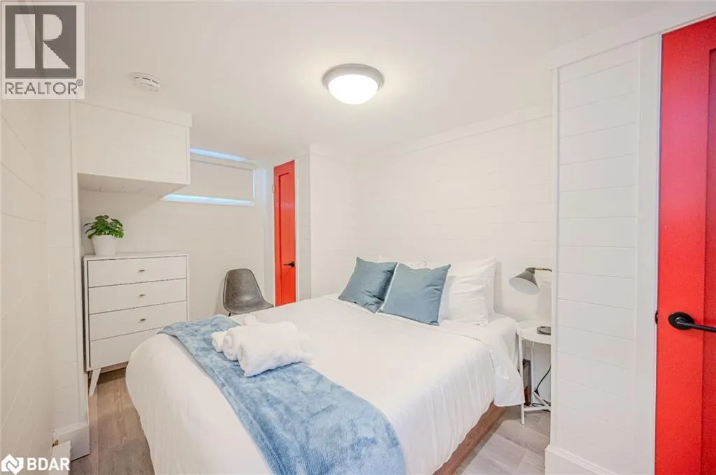 54 SOPHIA Street E Unit# Lower, #Lower