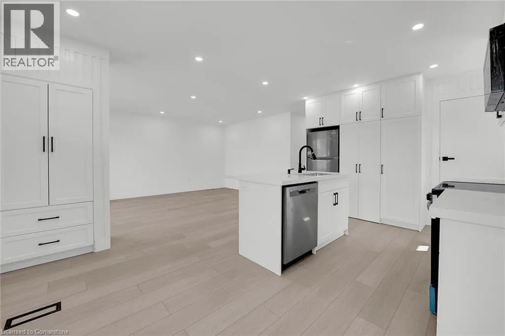 4 LILACSIDE Drive