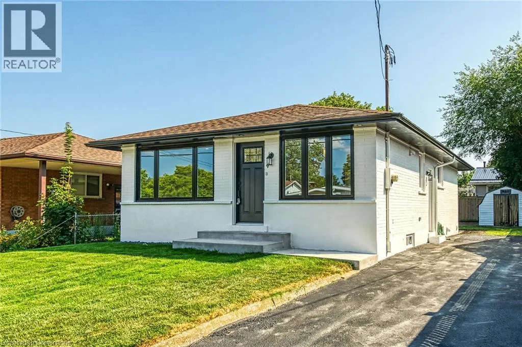 4 LILACSIDE Drive