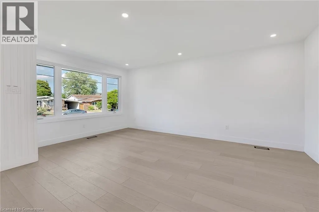 4 LILACSIDE Drive