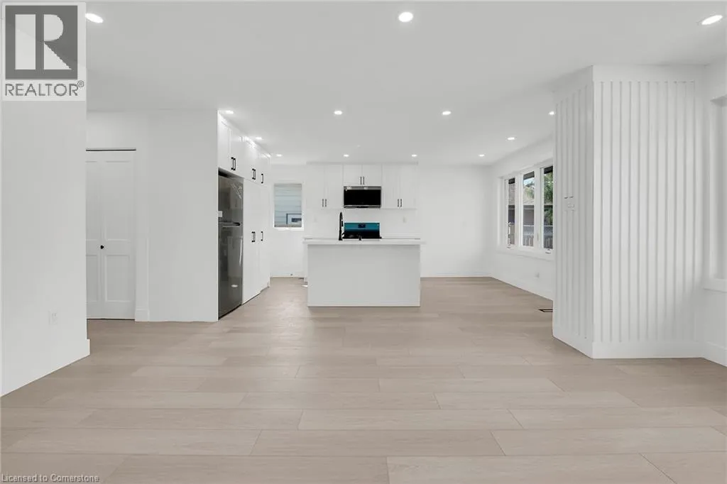 4 LILACSIDE Drive