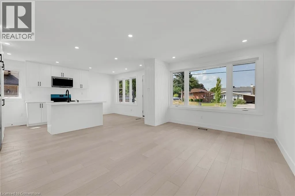 4 LILACSIDE Drive