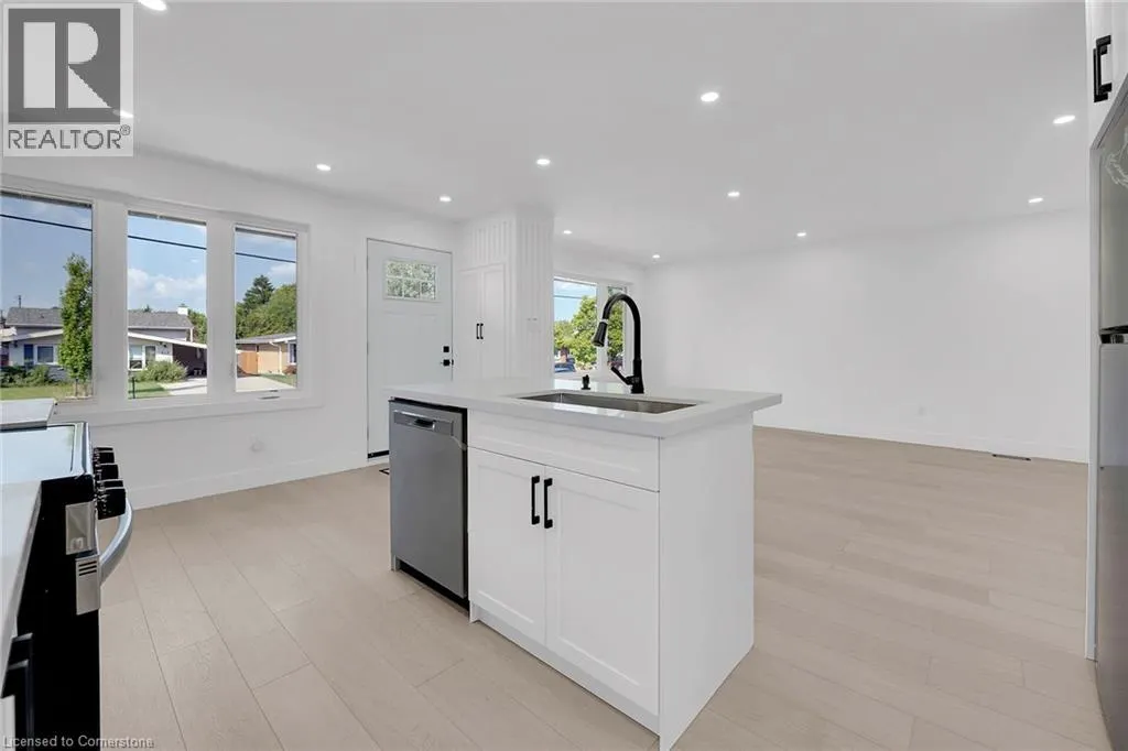 4 LILACSIDE Drive