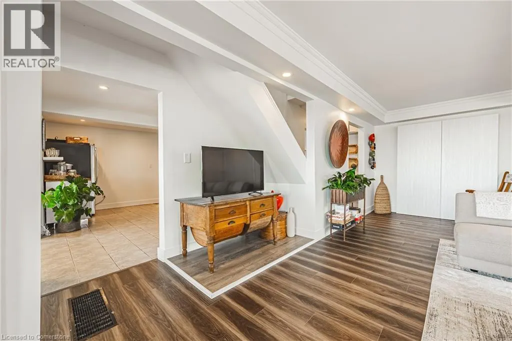 5 DEXTER Avenue
