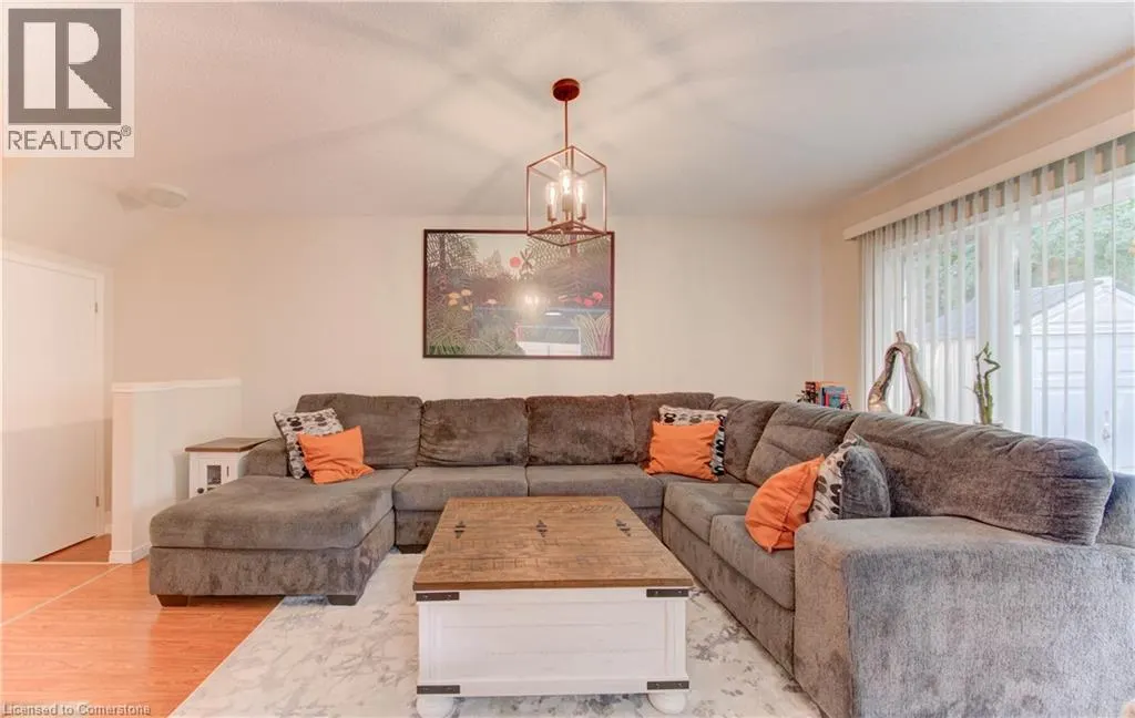 916 VERONICA Court