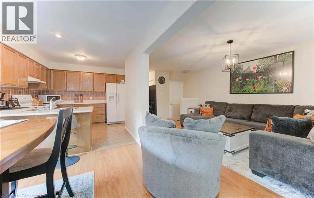 916 VERONICA Court