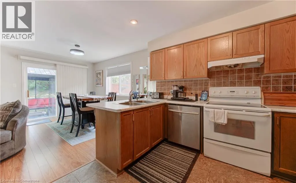 916 VERONICA Court