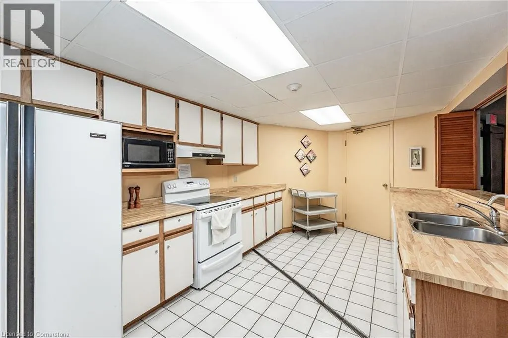 6 WILLOW Street Unit# 704, #704