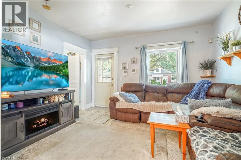 327 SHERIDAN Street