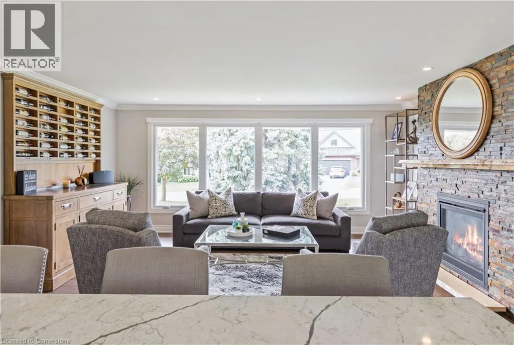 2119 AGINCOURT Crescent