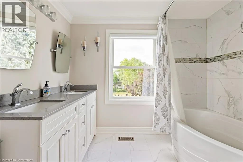 2119 AGINCOURT Crescent