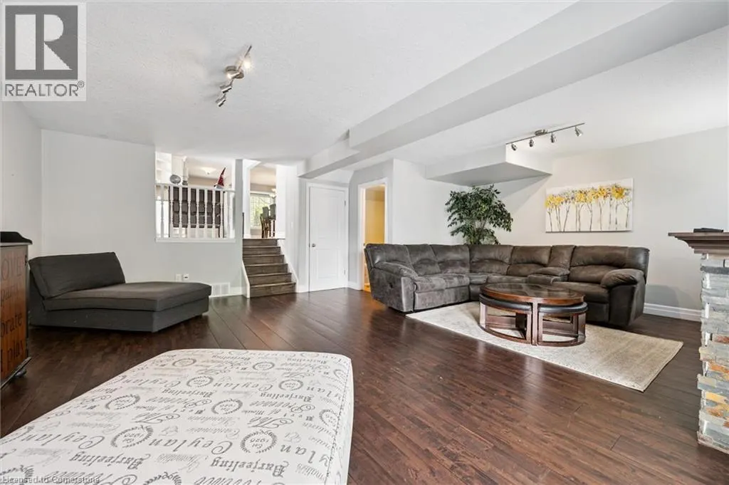 411 BANKSIDE Crescent